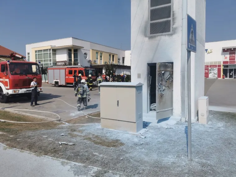Vatrogasne sirene u Maloj Subotici: Zapalila se trafostanica, građani bez struje