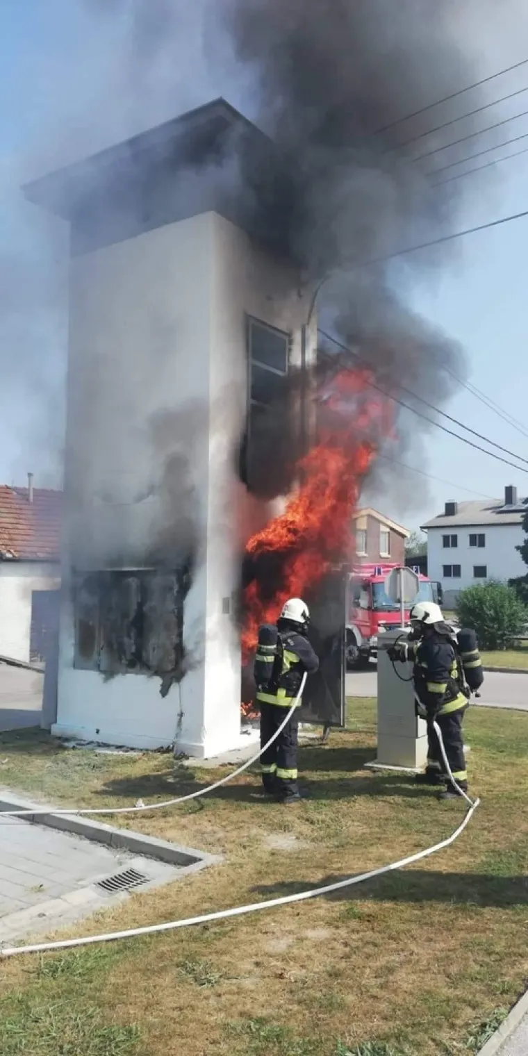 Vatrogasne sirene u Maloj Subotici: Zapalila se trafostanica, građani bez struje