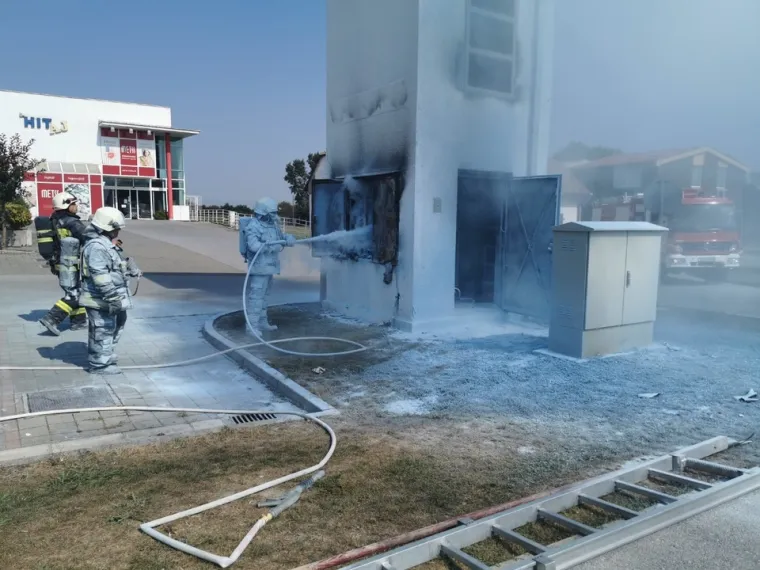 Vatrogasne sirene u Maloj Subotici: Zapalila se trafostanica, građani bez struje