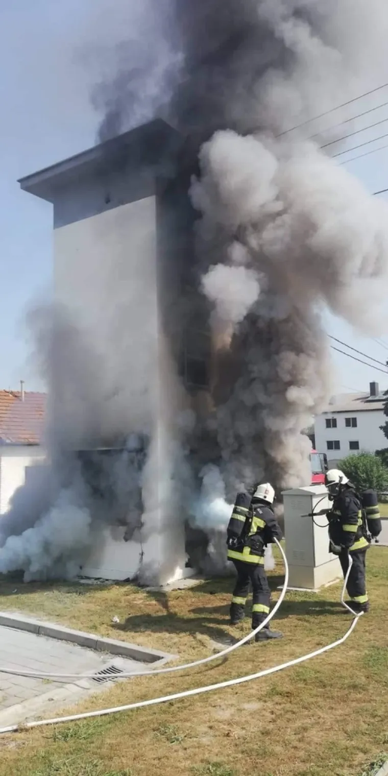 Vatrogasne sirene u Maloj Subotici: Zapalila se trafostanica, građani bez struje