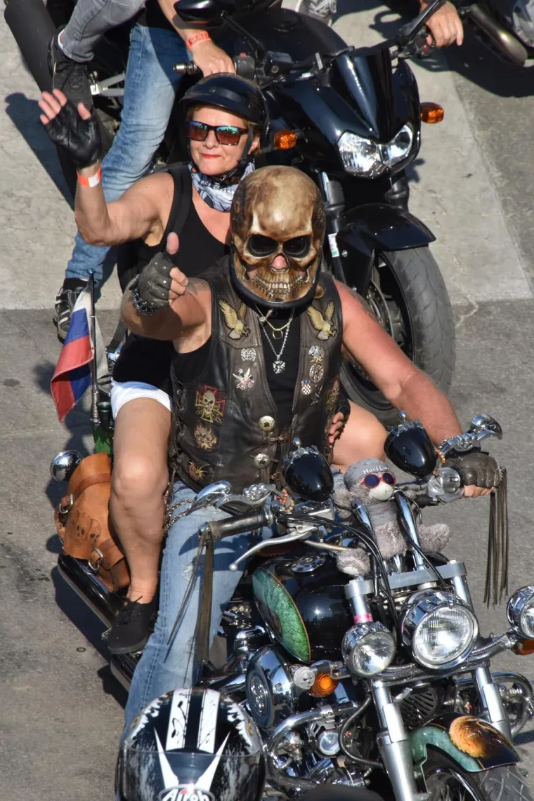 Umjesto prosvjeda, velika fe&scaron;ta u Puli: Zaljubljenici u motore okupili se pred Arenom