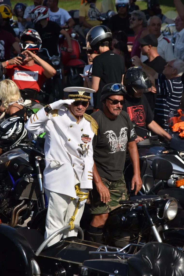 Umjesto prosvjeda, velika fe&scaron;ta u Puli: Zaljubljenici u motore okupili se pred Arenom