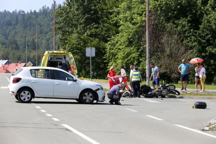 MOTOCIKLIST OZLIJEĐEN U NESREĆI KOD DELNICA: Sudario se na križanju s Dacijom