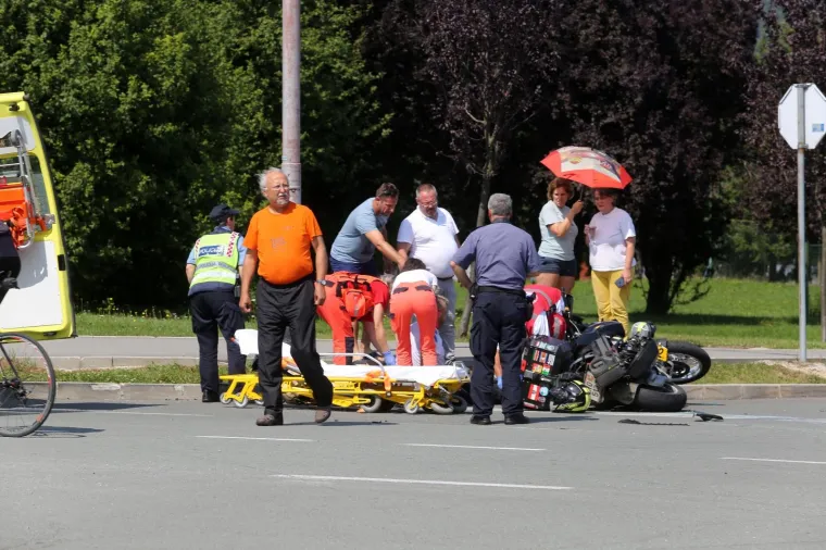 MOTOCIKLIST OZLIJEĐEN U NESREĆI KOD DELNICA: Sudario se na križanju s Dacijom