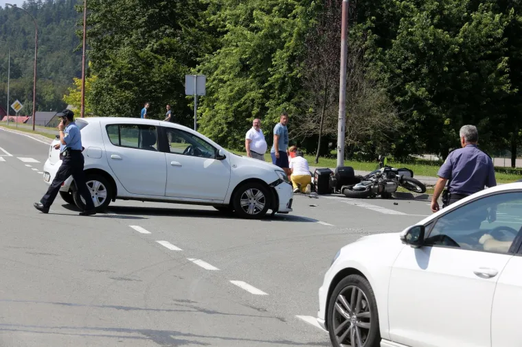 MOTOCIKLIST OZLIJEĐEN U NESREĆI KOD DELNICA: Sudario se na križanju s Dacijom