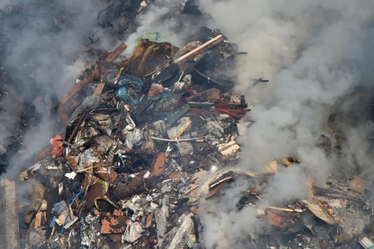 Požar na odlagali&scaron;tu otpada u Puli pod nadzorom: 'Ne izlazite iz svojih domova ako ba&scaron; ne morate'
