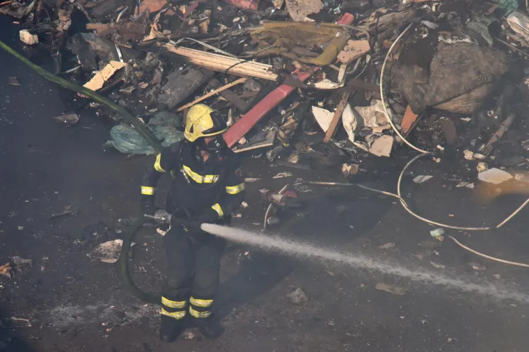 Požar na odlagali&scaron;tu otpada u Puli pod nadzorom: 'Ne izlazite iz svojih domova ako ba&scaron; ne morate'