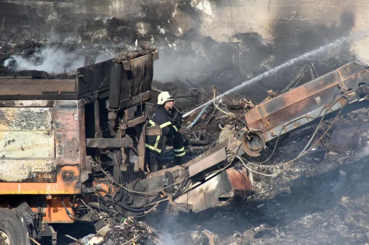 Požar na odlagali&scaron;tu otpada u Puli pod nadzorom: 'Ne izlazite iz svojih domova ako ba&scaron; ne morate'