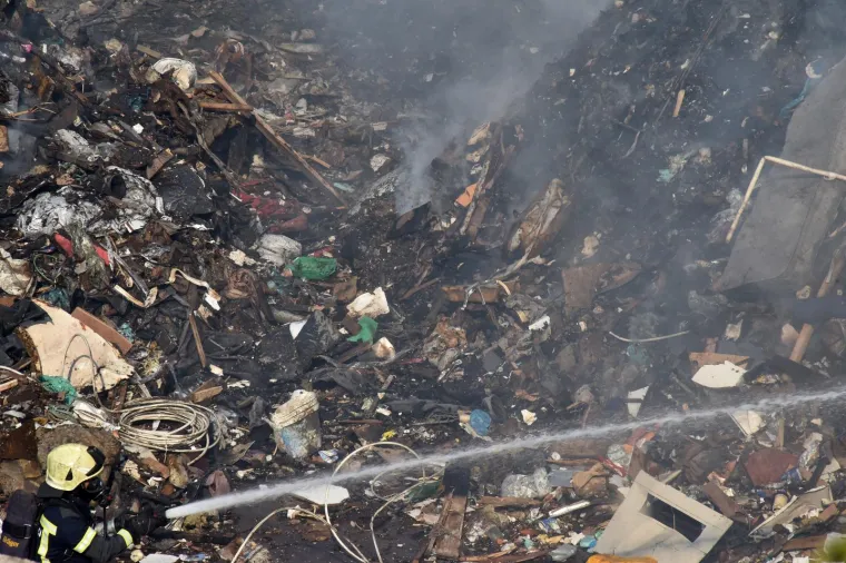 Požar na odlagali&scaron;tu otpada u Puli pod nadzorom: 'Ne izlazite iz svojih domova ako ba&scaron; ne morate'