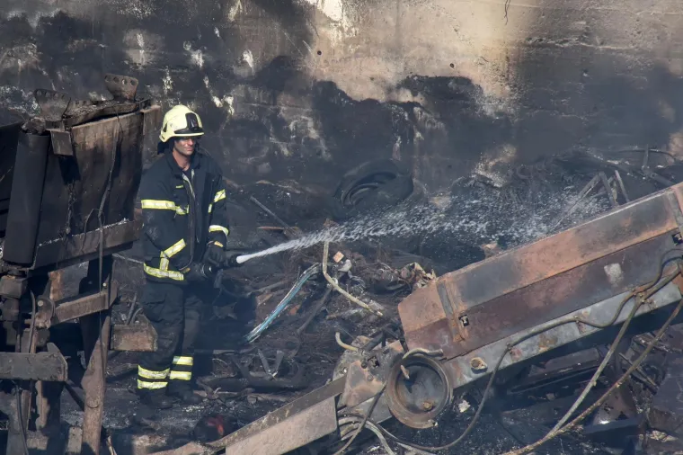 Požar na odlagali&scaron;tu otpada u Puli pod nadzorom: 'Ne izlazite iz svojih domova ako ba&scaron; ne morate'