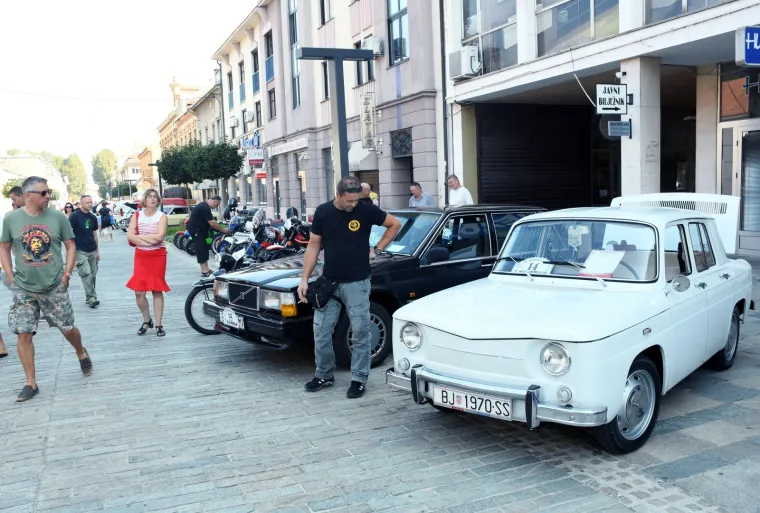 Pogledajte kako je izgledalo okupljanje oldtimera u Sisku