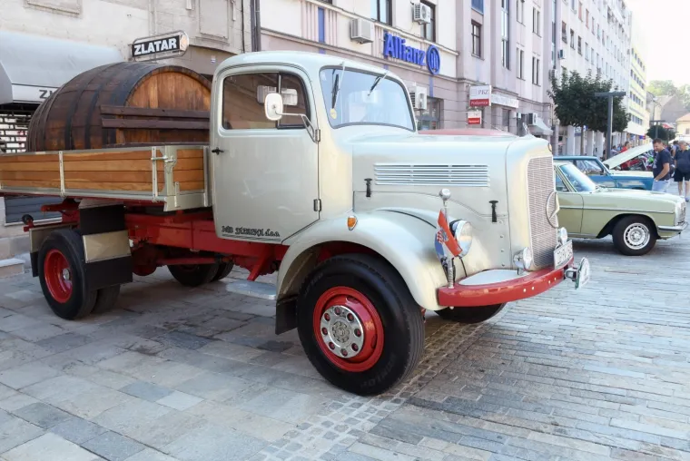 Pogledajte kako je izgledalo okupljanje oldtimera u Sisku