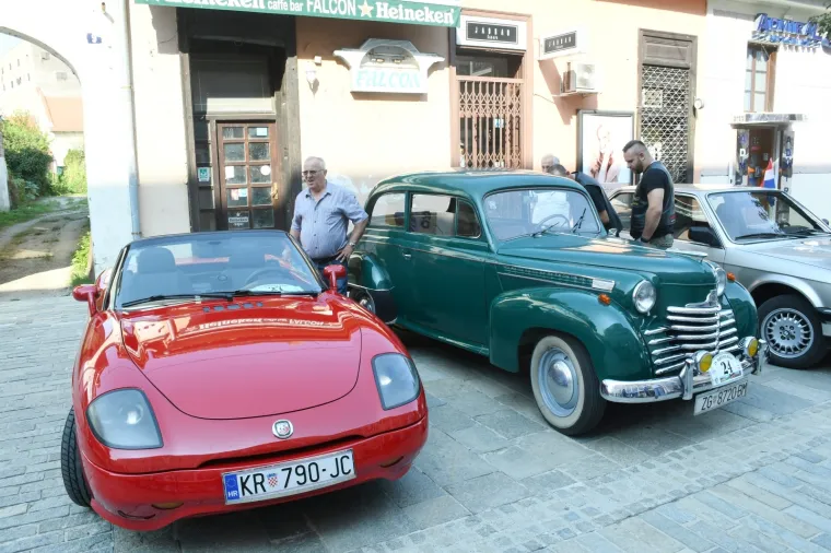 Pogledajte kako je izgledalo okupljanje oldtimera u Sisku