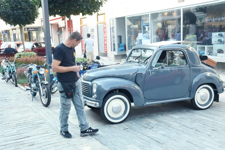 Pogledajte kako je izgledalo okupljanje oldtimera u Sisku