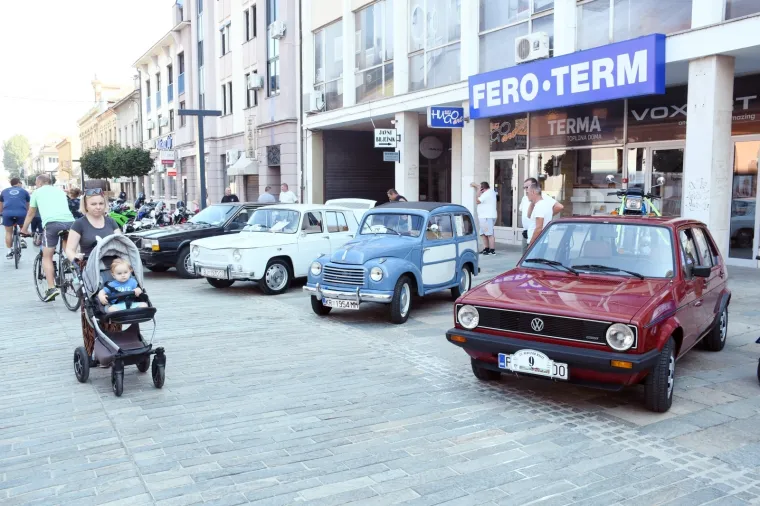 Pogledajte kako je izgledalo okupljanje oldtimera u Sisku