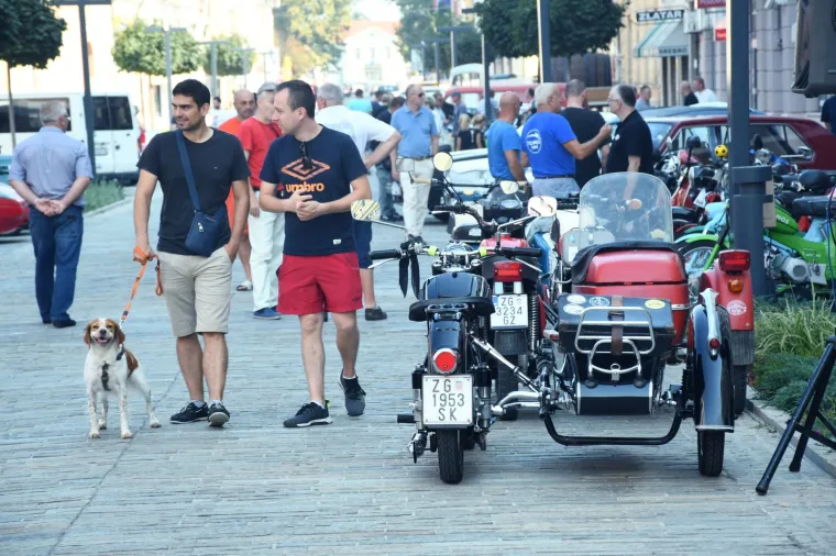 Pogledajte kako je izgledalo okupljanje oldtimera u Sisku