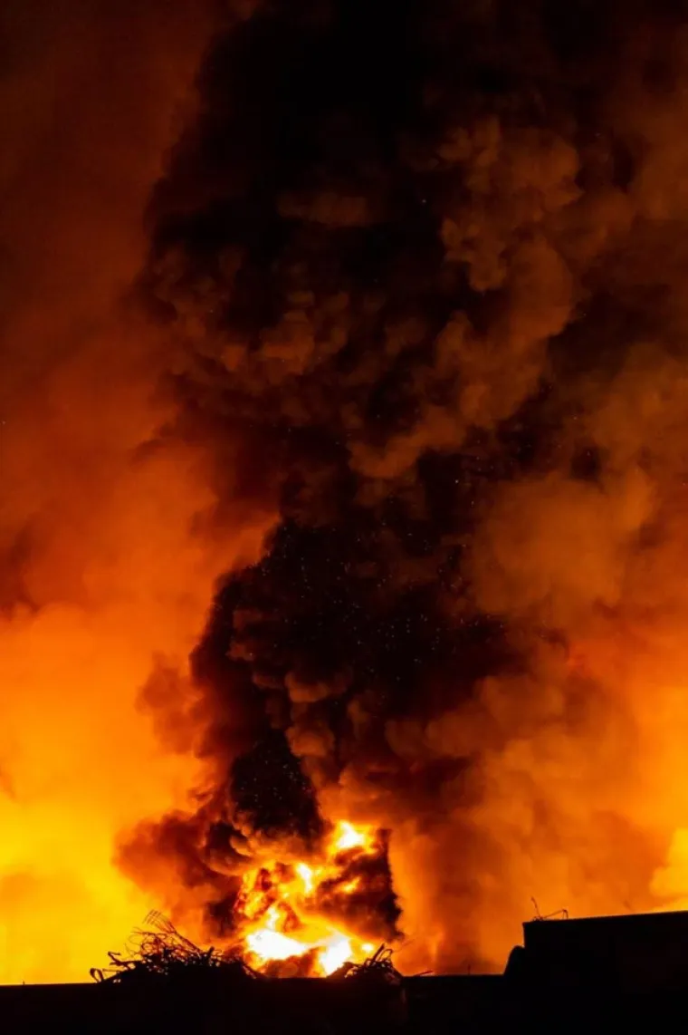 Pula se probudila obavijena gustim dimom: Planulo odlagali&scaron;te otpada, gradom se &scaron;iri smrad paljevine