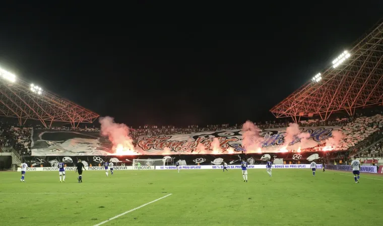 S obzirom da je Hajduk već dugogodi&scaron;nji recidivist &scaron;to se tiće plaćanja kazni u HNL-u zbog navijačkih nereda, aktualnom lideru hrvatskog prvenstva prijeti nova žestoka kazna, moguće je čak i novo igranje utakmica pred praznim tribinama.