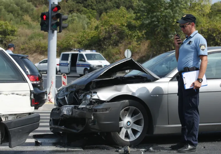 Nesreća u &Scaron;ibeniku: U sudaru Passata i BMW-a ozlijeđen vozač, prevezli ga u bolnicu