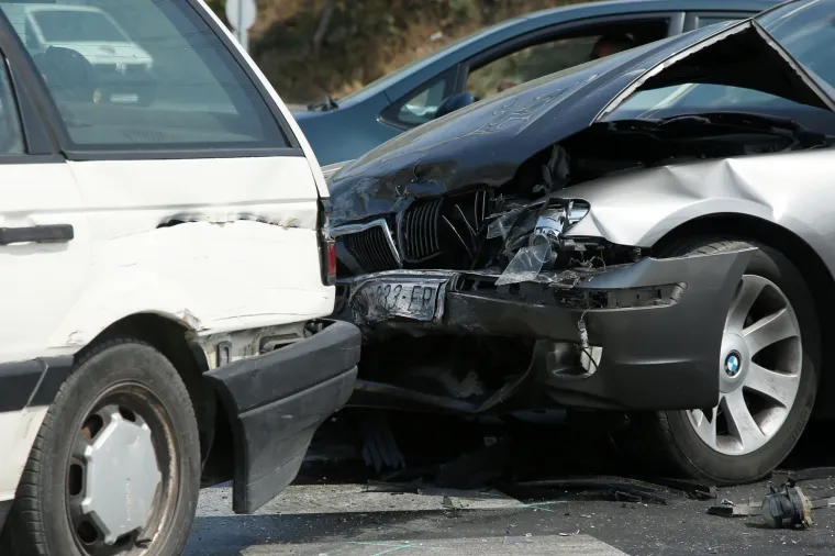Nesreća u &Scaron;ibeniku: U sudaru Passata i BMW-a ozlijeđen vozač, prevezli ga u bolnicu