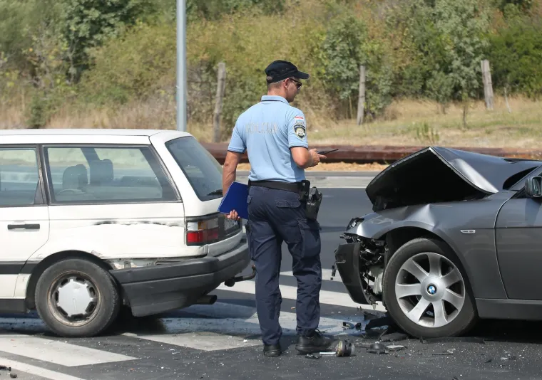 Nesreća u &Scaron;ibeniku: U sudaru Passata i BMW-a ozlijeđen vozač, prevezli ga u bolnicu