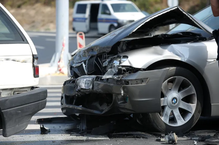 Nesreća u &Scaron;ibeniku: U sudaru Passata i BMW-a ozlijeđen vozač, prevezli ga u bolnicu