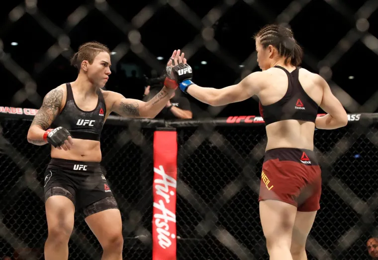 Kineska MMA borkinja Weili Zhang postala je nova UFC prvakinja slamka kategorije u noći sa subote na nedjelju prema hrvatskom vremenu u Shenzhen “Universiade Sports Centre Areni” na UFC Fight Night 157 on ESPN.