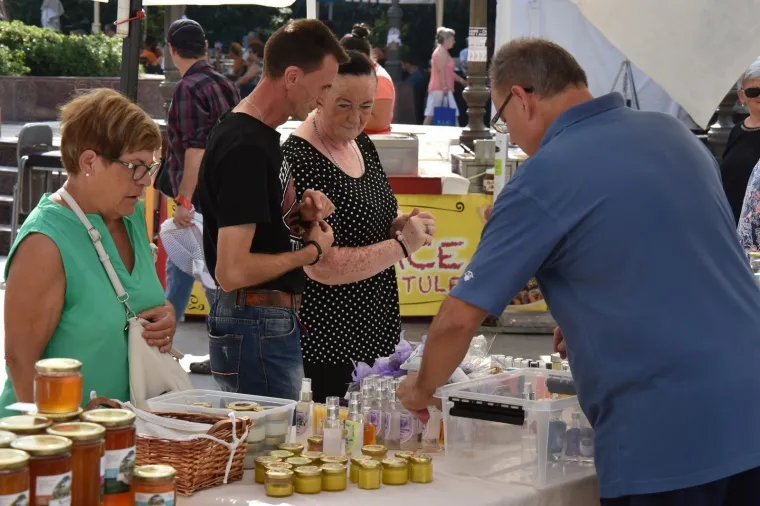 ČVARCI, KULEN, SLANINA I KOBASICE ZAMIRI&Scaron;ALI UZ PULSKO MORE: Tko im može odolijeti?