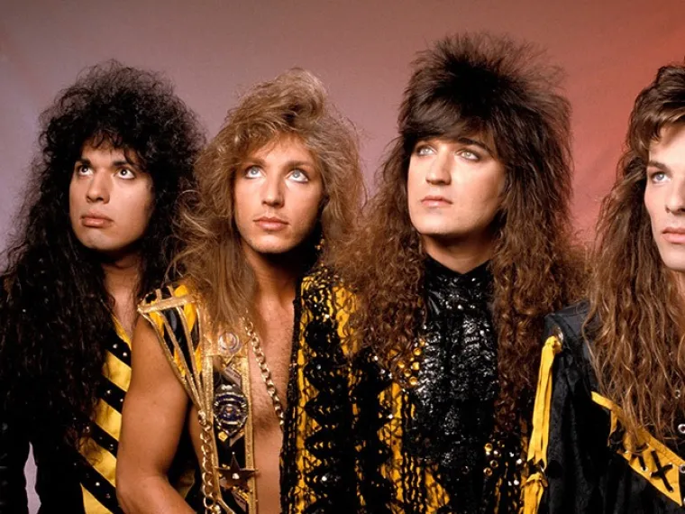 Hvala Bogu da su se metalci prestali ovako oblačiti jer bi si oči iskopali da je ovo i dalje u modi