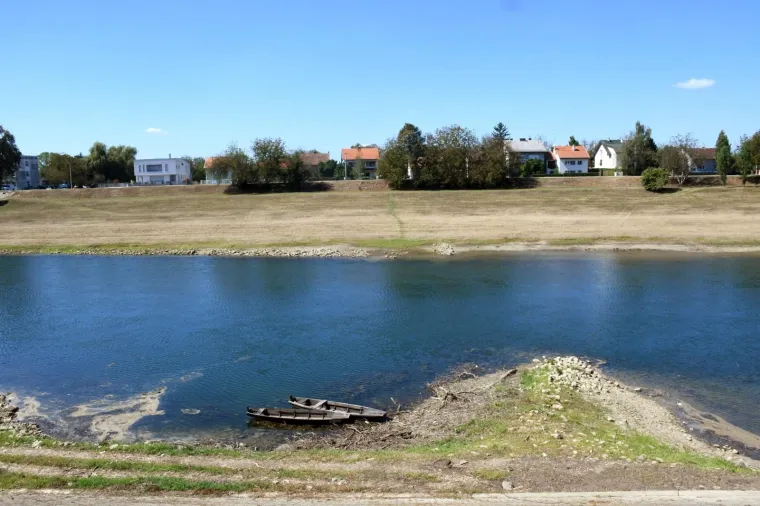 Zagađenje u Sisku doseglo zabrinjavajuće razine: Pogledajte kako izgleda rijeka Kupa