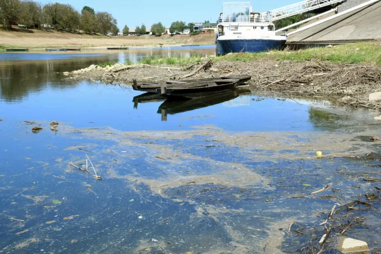 Zagađenje u Sisku doseglo zabrinjavajuće razine: Pogledajte kako izgleda rijeka Kupa