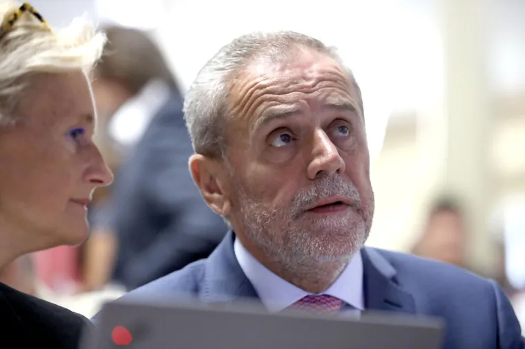 Zastupnici 're&scaron;etaju' Bandića pitanjima, on tvrdi da ima samo jedna verzija memoranduma