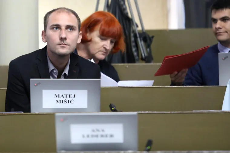 Zastupnici 're&scaron;etaju' Bandića pitanjima, on tvrdi da ima samo jedna verzija memoranduma