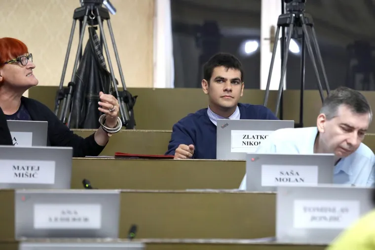 Zastupnici 're&scaron;etaju' Bandića pitanjima, on tvrdi da ima samo jedna verzija memoranduma