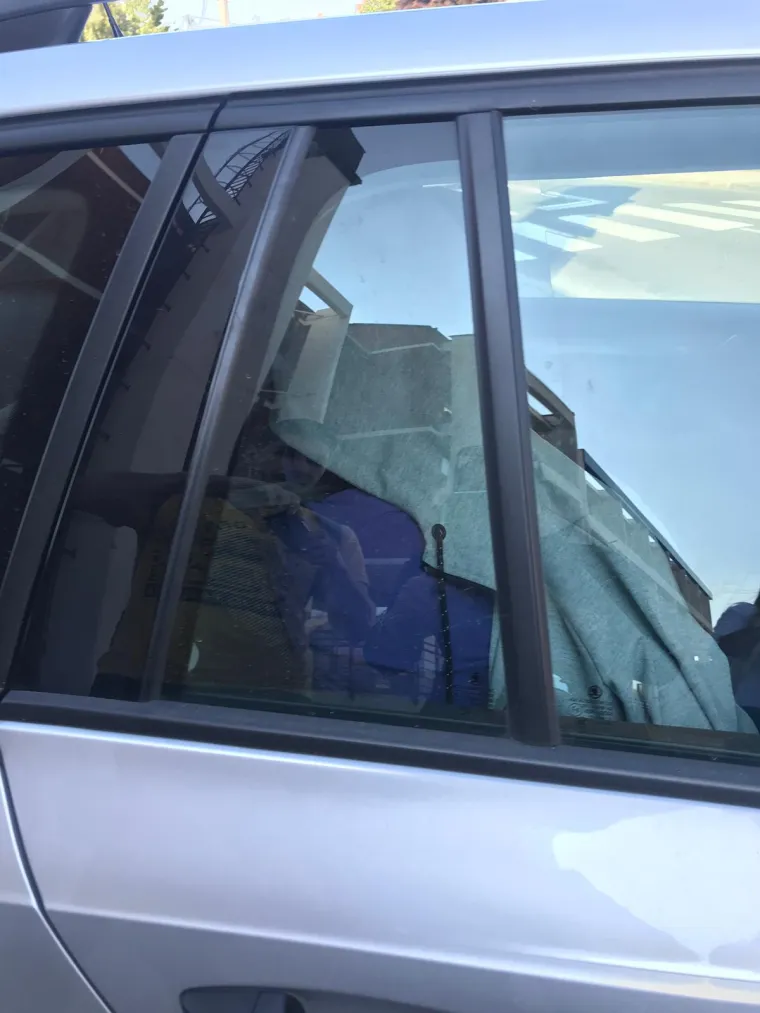 Od novinara i fotoreportera se skrivao jaknom: &Scaron;karo odveden u istražni zatvor