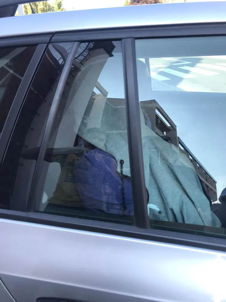 Od novinara i fotoreportera se skrivao jaknom: &Scaron;karo odveden u istražni zatvor