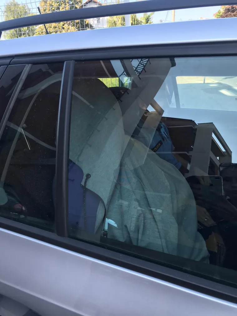 Od novinara i fotoreportera se skrivao jaknom: &Scaron;karo odveden u istražni zatvor