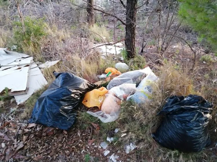 Velike količine smeća! Ovako izgleda okoli&scaron; na samo desetak metara od plaže