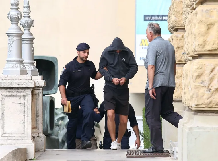 Skrivali su lice od kamera: Ovo su huligani koji su napali Srbe i demolirali kafić u Uzdolju