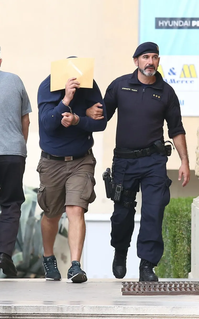 Skrivali su lice od kamera: Ovo su huligani koji su napali Srbe i demolirali kafić u Uzdolju