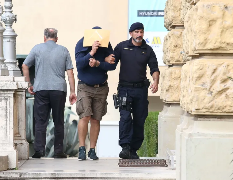 Skrivali su lice od kamera: Ovo su huligani koji su napali Srbe i demolirali kafić u Uzdolju