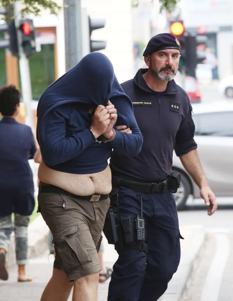 Skrivali su lice od kamera: Ovo su huligani koji su napali Srbe i demolirali kafić u Uzdolju