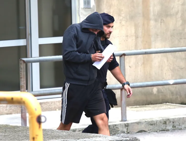 Skrivali su lice od kamera: Ovo su huligani koji su napali Srbe i demolirali kafić u Uzdolju