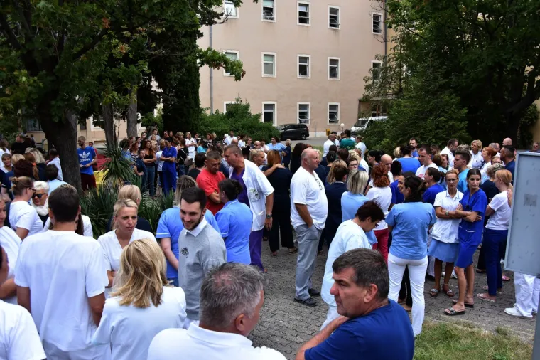 Sindikalisti na pregovore stigli u pratnji 50 kolega: 'Zdravstvo je najvažnije javno dobro'