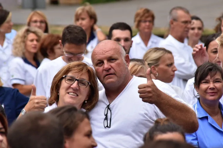 Sindikalisti na pregovore stigli u pratnji 50 kolega: 'Zdravstvo je najvažnije javno dobro'