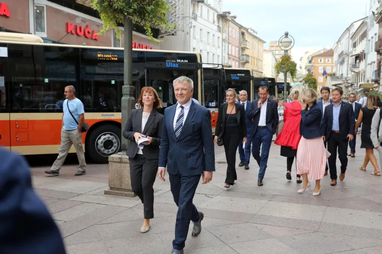 Na riječkom Korzu predstavljeno devet novih autobusa: Vrijede gotovo 20 milijuna kuna