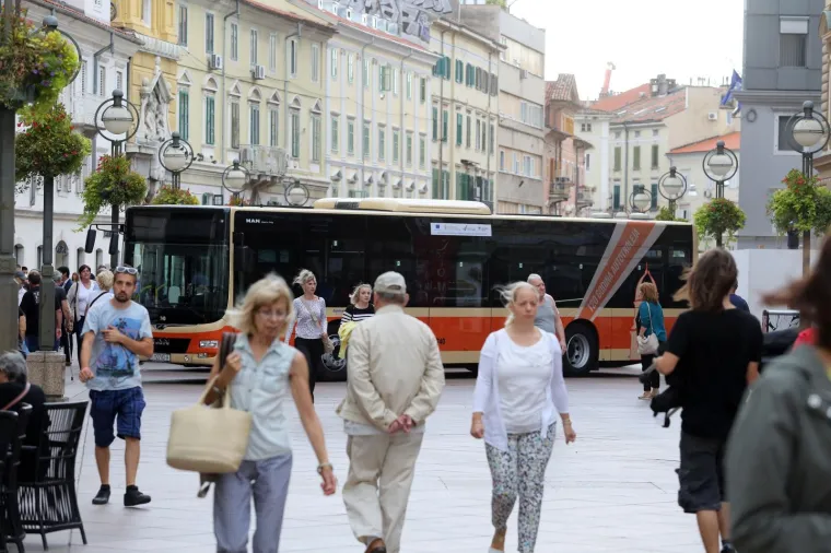 Na riječkom Korzu predstavljeno devet novih autobusa: Vrijede gotovo 20 milijuna kuna