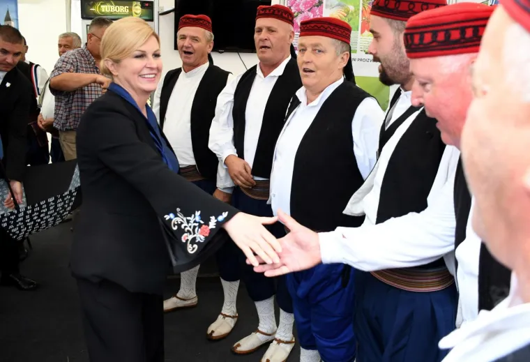 Predsjednica otvorila sajam u Gudovcu: Jedan sudionik posebno ju je odu&scaron;evio pa ga je pomazila