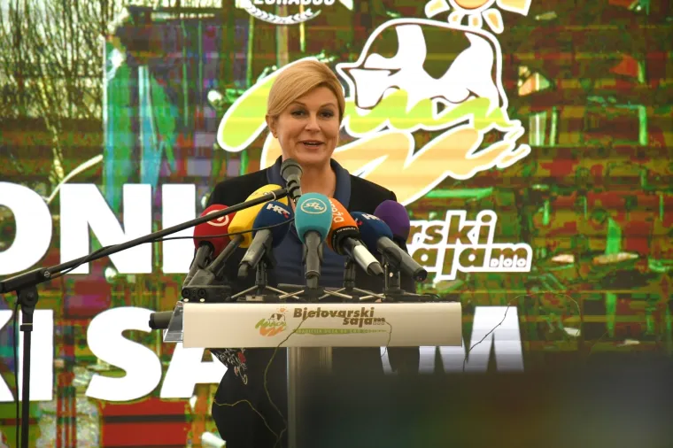 Predsjednica otvorila sajam u Gudovcu: Jedan sudionik posebno ju je odu&scaron;evio pa ga je pomazila