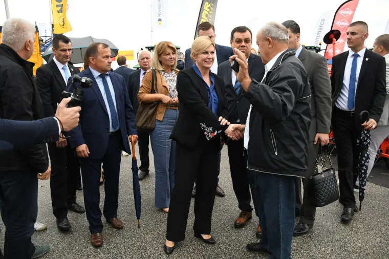 Predsjednica otvorila sajam u Gudovcu: Jedan sudionik posebno ju je odu&scaron;evio pa ga je pomazila